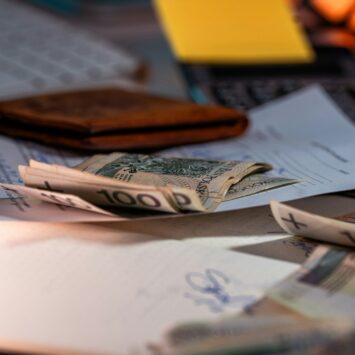 Why Working With an Insurance Broker in Oakville Makes Financial Sense