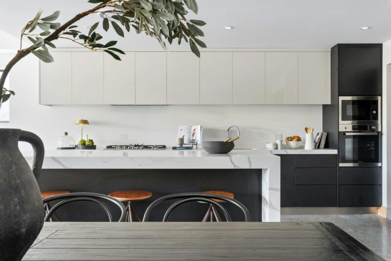 What to Look for When Furnishing Restaurants and Hotels with Seating